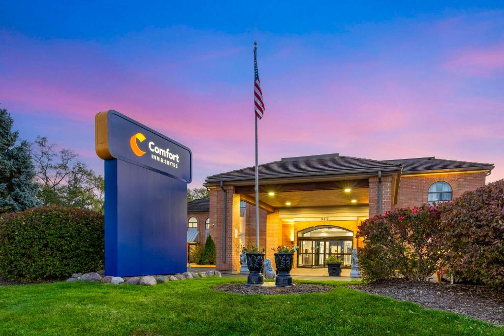 Comfort Inn & Suites Mundelein-Vernon Hills - Image 8