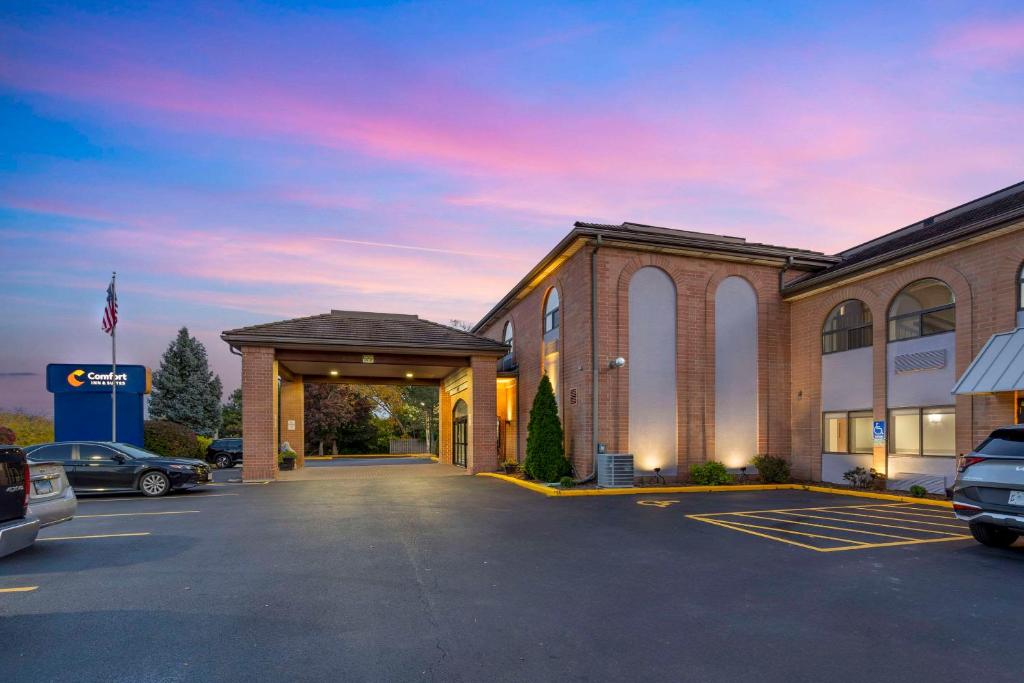 Comfort Inn & Suites Mundelein-Vernon Hills - Image 6