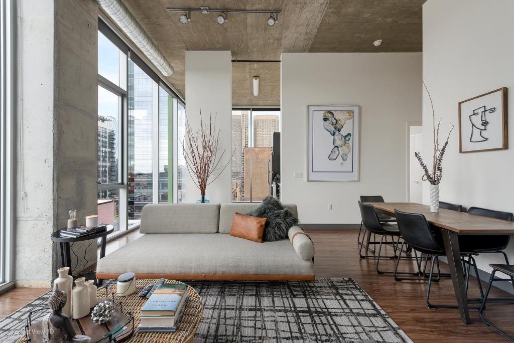 Jeffjack Heated Pool Penthouse in Chicago's West Loop - Image 5