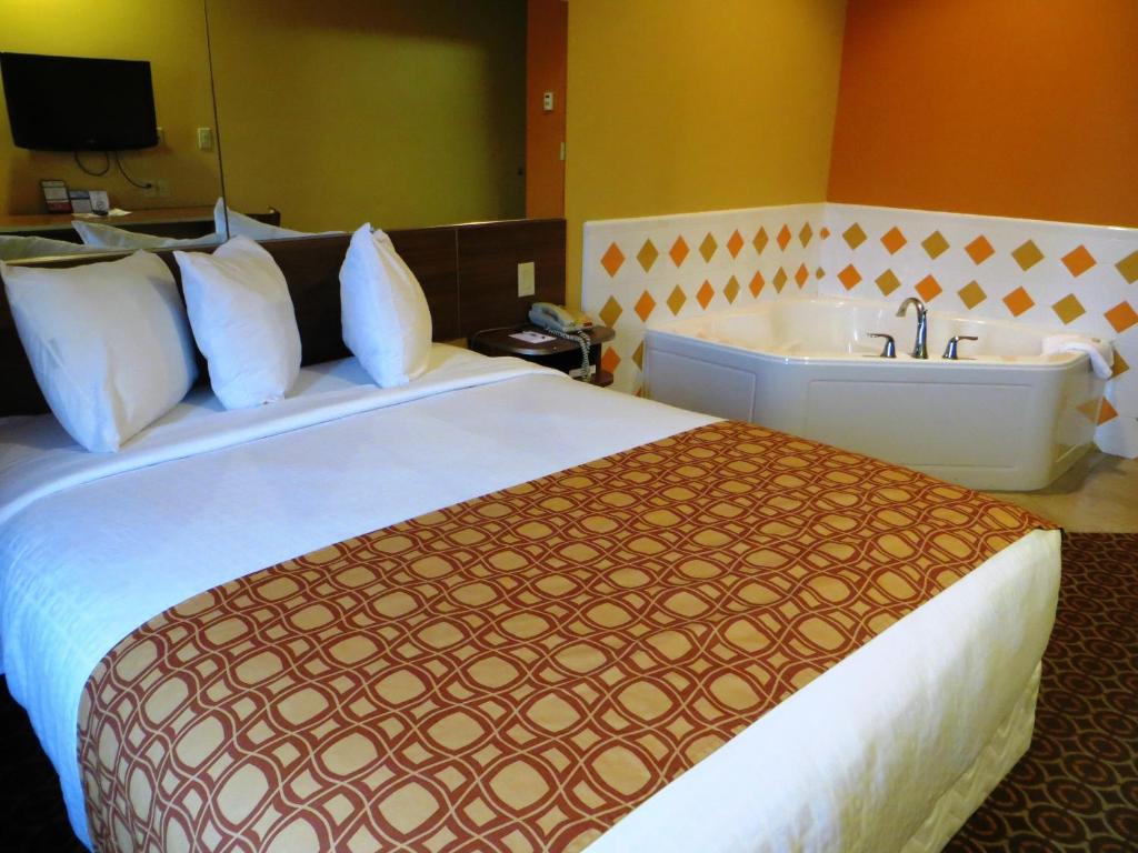 Microtel by Wyndham South Bend Notre Dame University