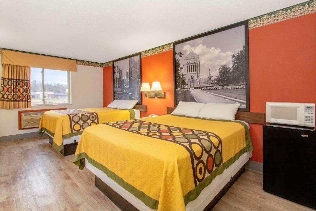 Super 8 by Wyndham Bedford - Image 8