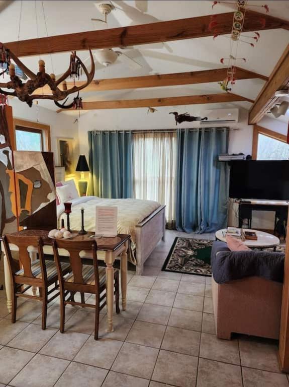 Tortuga Inn - Image 4