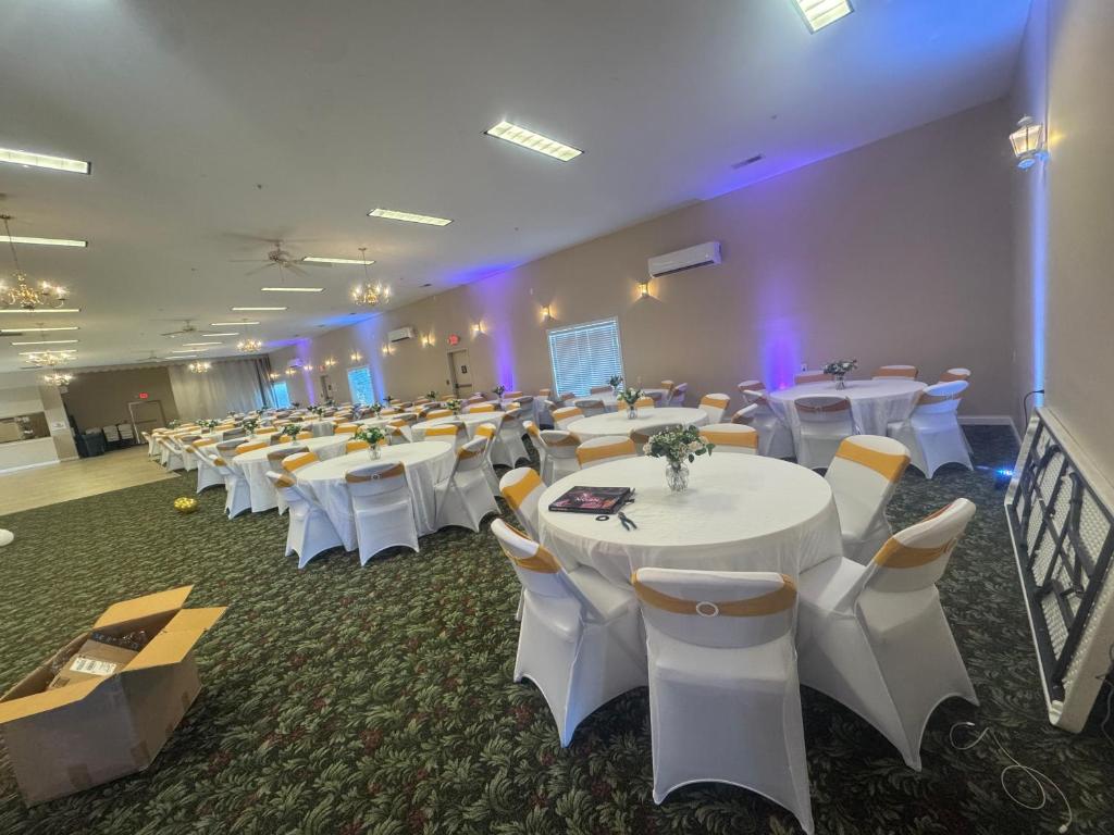 Santa's Lodge - Image 5