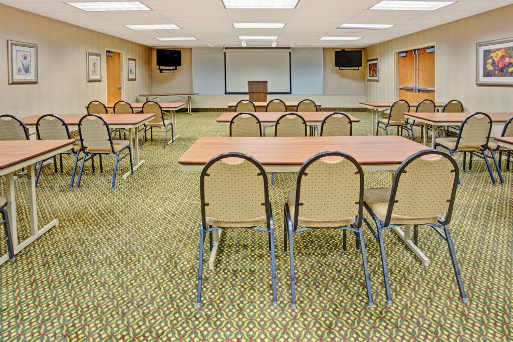 Baymont by Wyndham Indianapolis West - Image 6