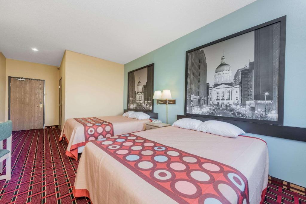 Super 8 by Wyndham Martinsville - Image 8