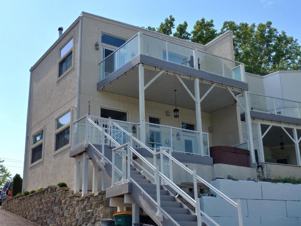 Hot Tub (Jacuzzi) - Photo 3