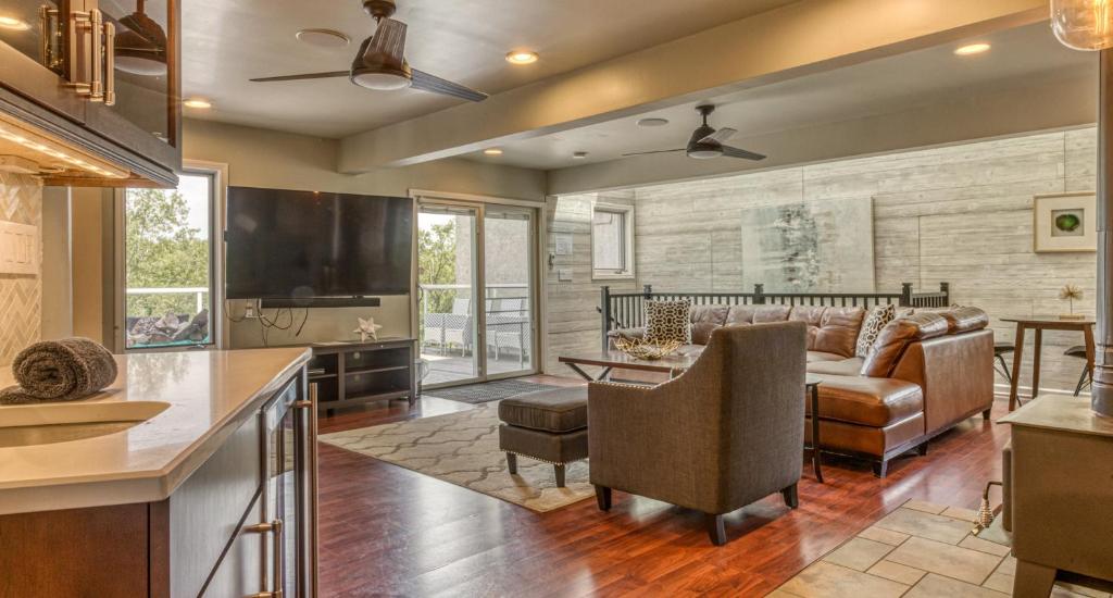 Villa Santorini The Addition - Image 7