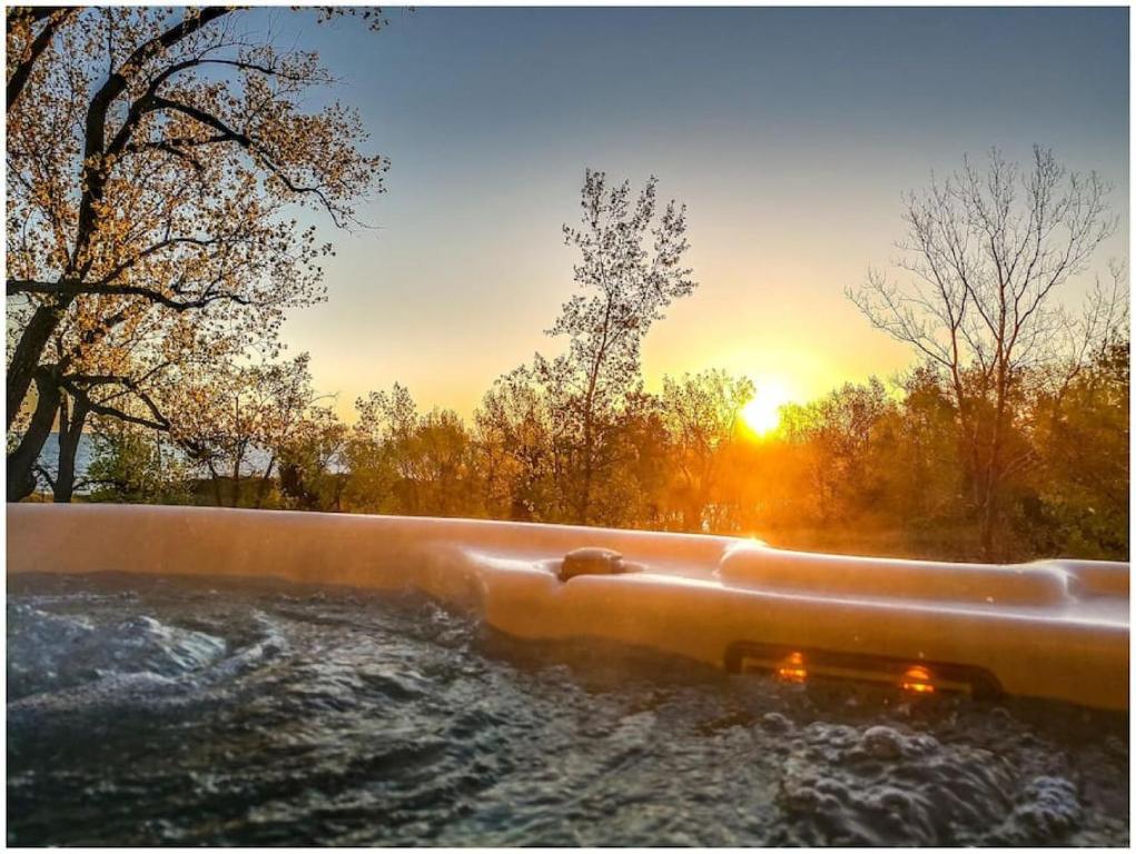 Hot Tub (Jacuzzi) - Photo 4