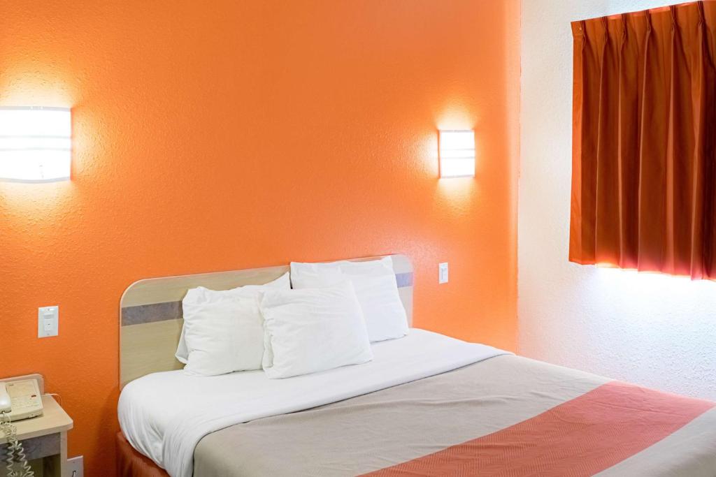 Motel 6-Seymour, IN - North - Image 8