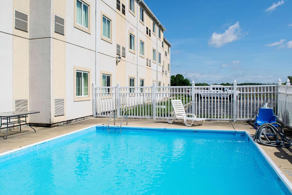 Motel 6-Seymour, IN - North - Image 4