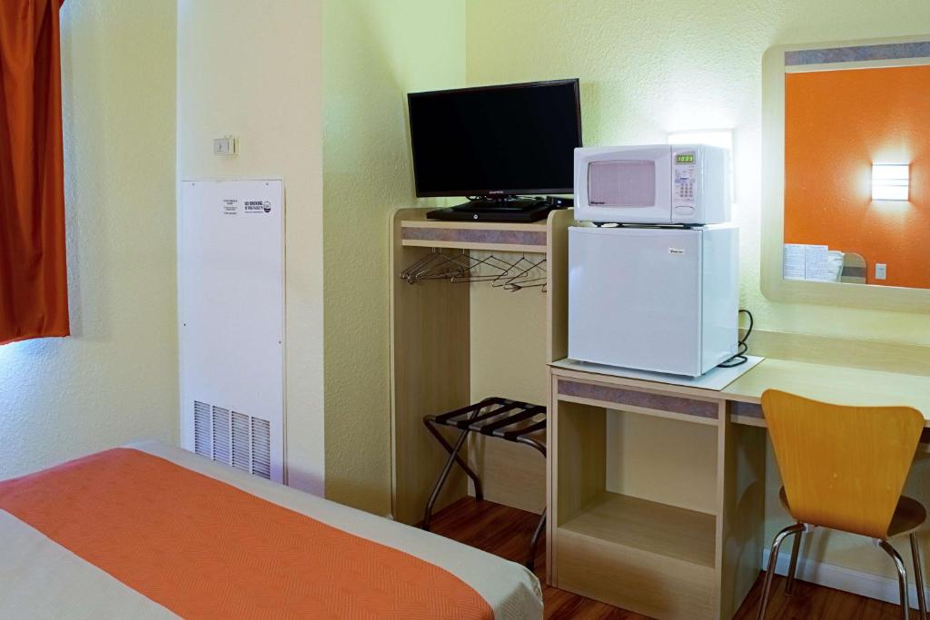 Motel 6-Seymour, IN - North - Image 6