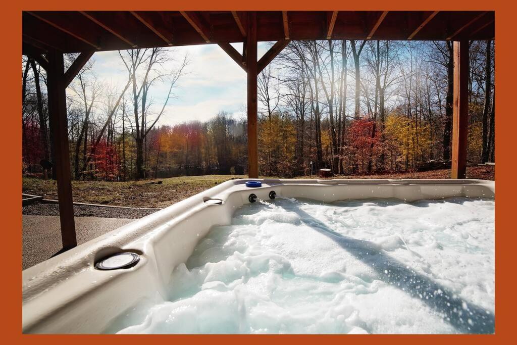 Hot Tub (Jacuzzi) - Photo 3