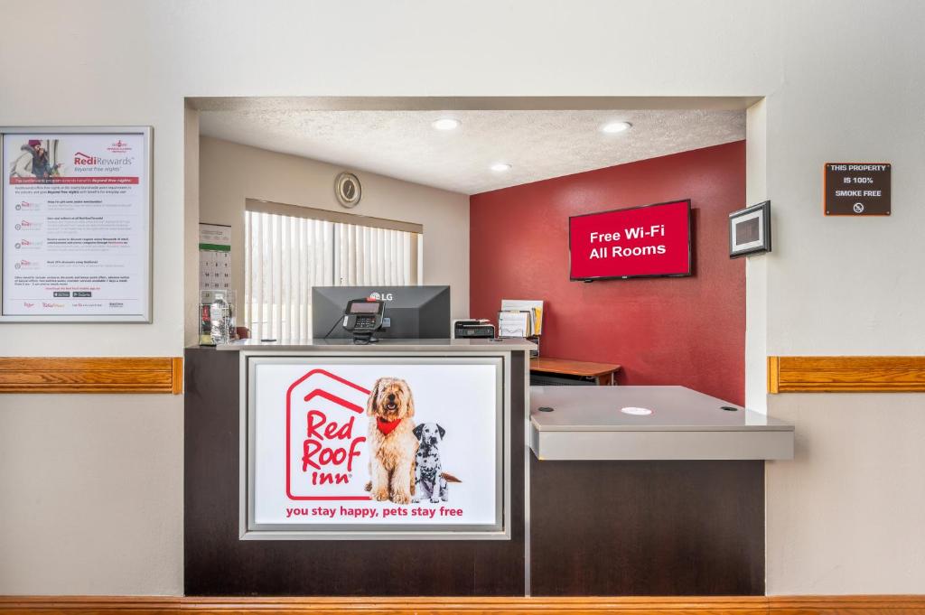 Red Roof Inn Greencastle South - Cloverdale - Image 5