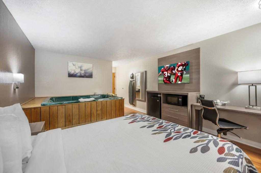 Hot Tub (Jacuzzi) - Photo 3