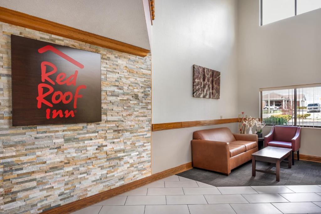 Red Roof Inn Greencastle South - Cloverdale - Image 8