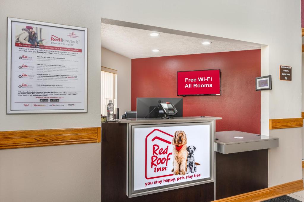 Red Roof Inn Greencastle South - Cloverdale - Image 6