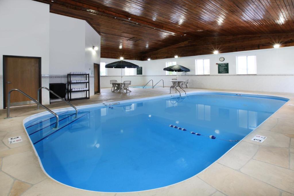 Baymont by Wyndham Auburn - Image 4