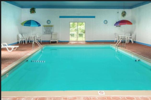 Days Inn by Wyndham Portage Indiana Dunes National Park - Image 4