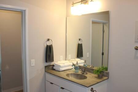 Onsite coffee bar just mins to Jack Thrice Stadium - Image 8