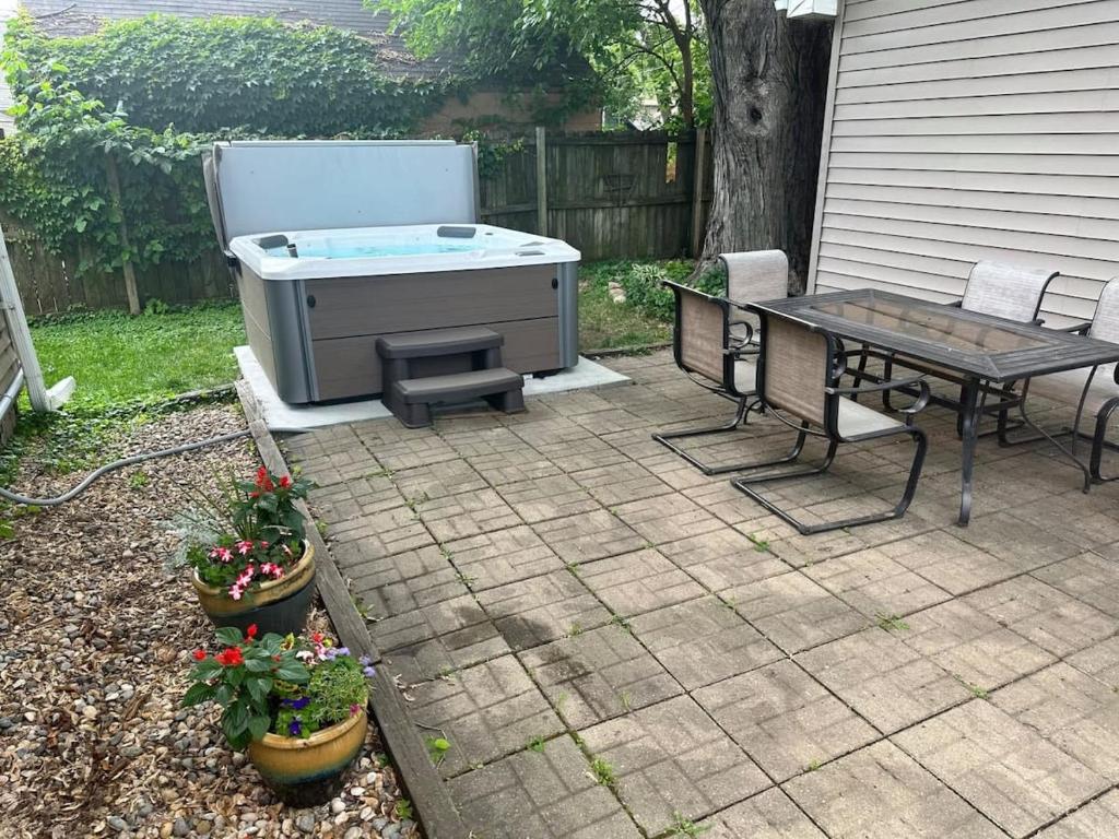 New Listing - Tranquil Retreat with Hot Tub