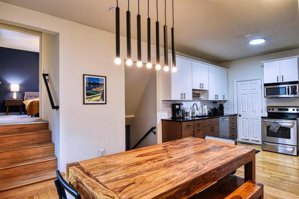 New Listing - Tranquil Retreat with Hot Tub - Image 8