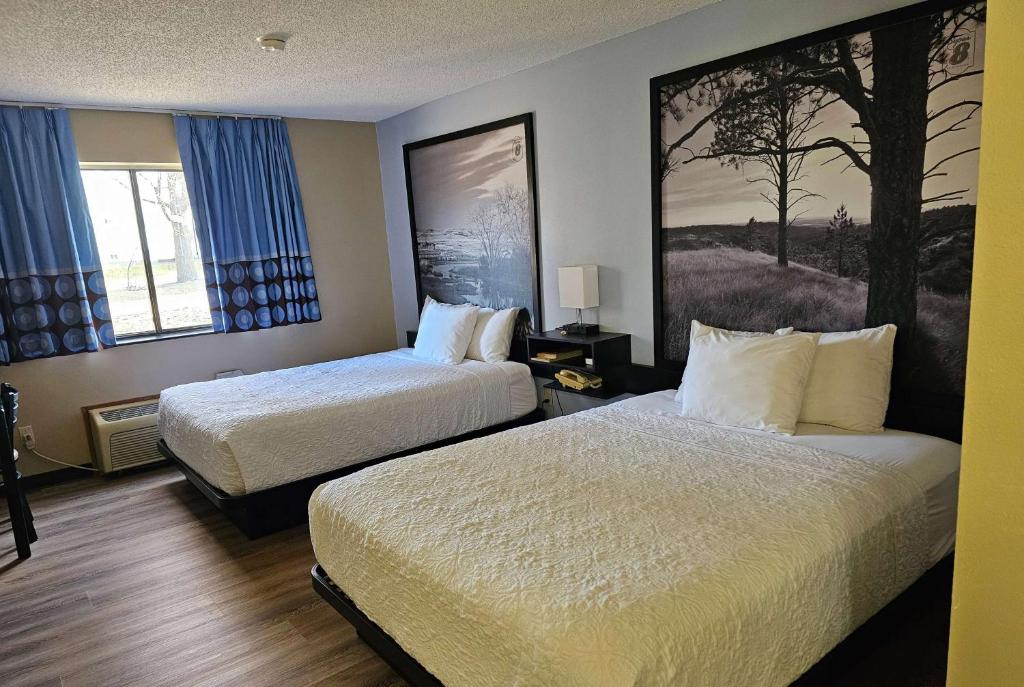 Super 8 by Wyndham Estherville - Image 6