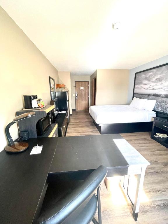 Super 8 by Wyndham Estherville - Image 4