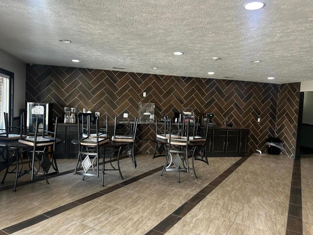 Hotel Arthur by OYO Glenwood Hwy 34 - Image 4