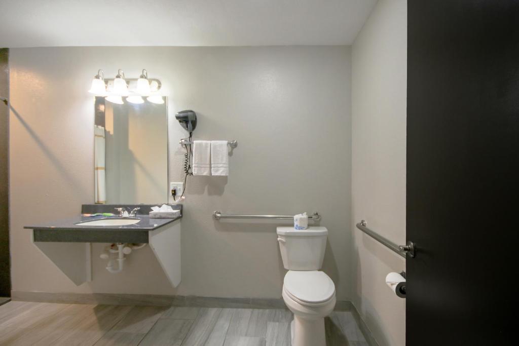 Hotel Arthur by OYO Glenwood Hwy 34 - Image 8