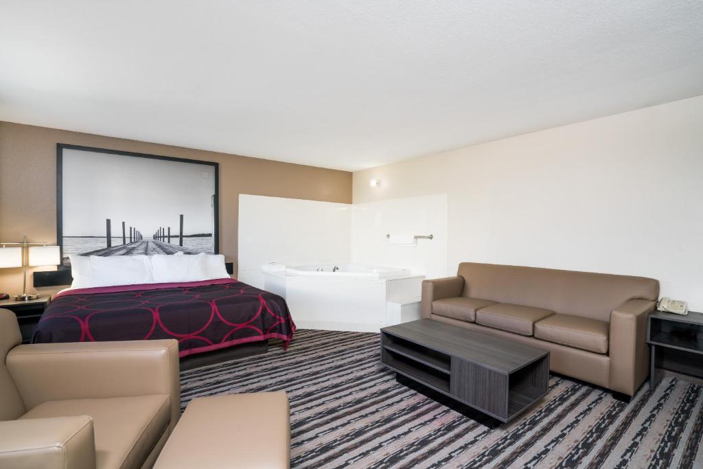 Hot Tub (Jacuzzi) - Photo 2