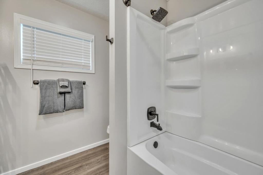 The Boji Anchor off East Lake - Image 8