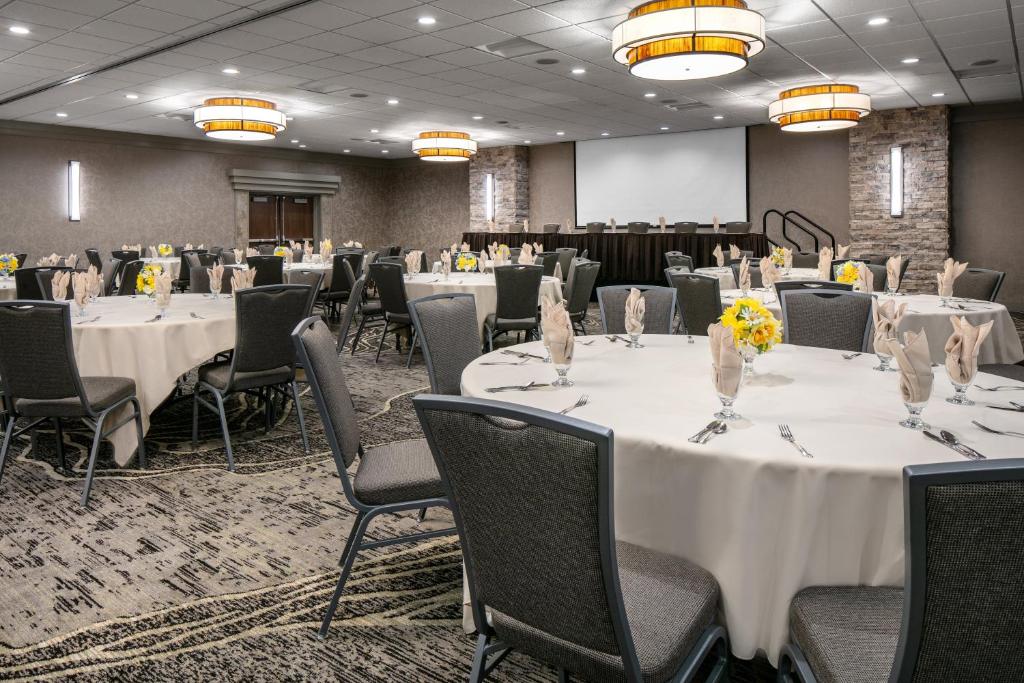 Holiday Inn Hotel & Suites Des Moines-Northwest by IHG - Image 6