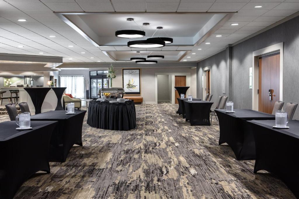 Holiday Inn Hotel & Suites Des Moines-Northwest by IHG - Image 7