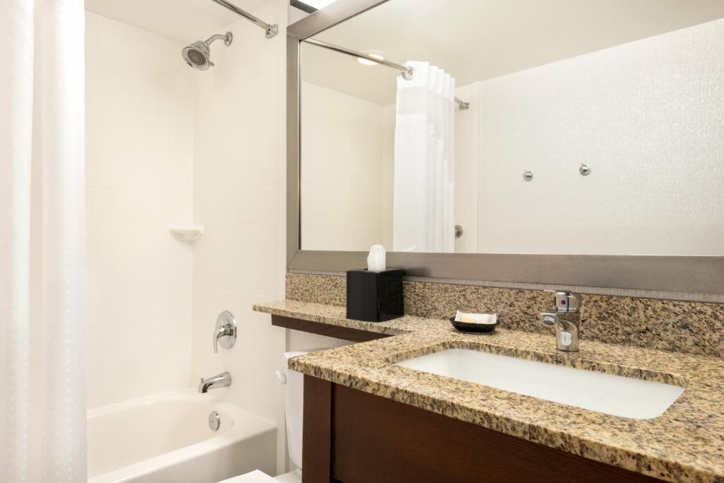 Holiday Inn Hotel & Suites Des Moines-Northwest by IHG