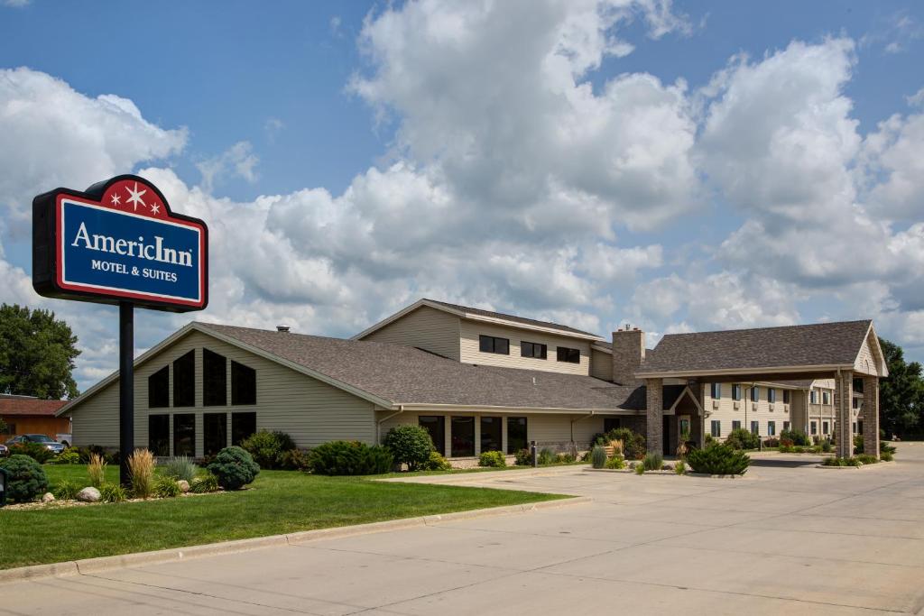 AmericInn by Wyndham Iowa Falls - Image 6