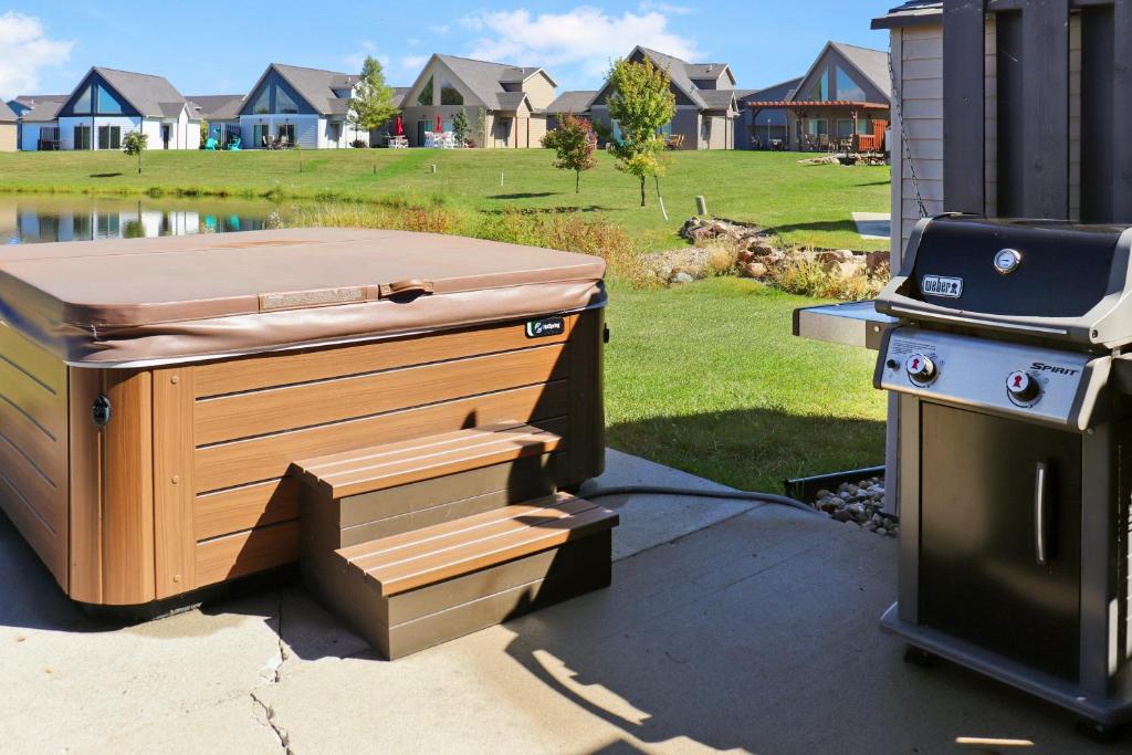 Hot Tub (Jacuzzi) - Photo 3
