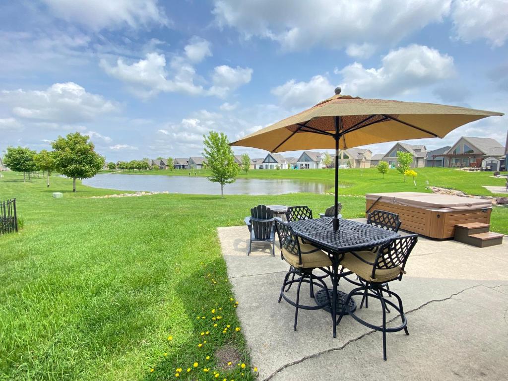 Hot Tub (Jacuzzi) - Photo 2