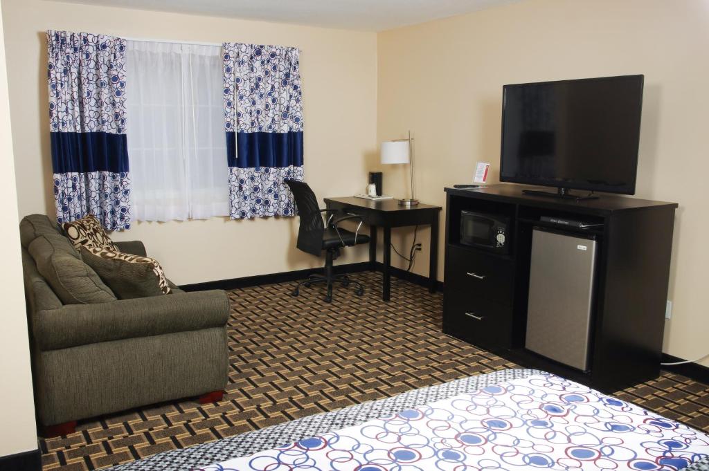 DUTCH INN AND SUITES - Image 5