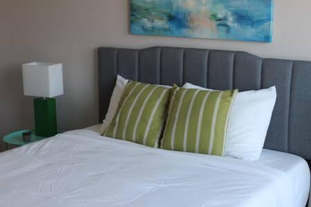 4 mi to Jack Thrice Stadium + amenities - Image 7