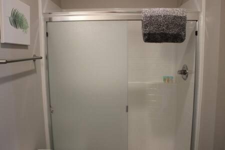 4 mi to Jack Thrice Stadium + amenities - Image 8