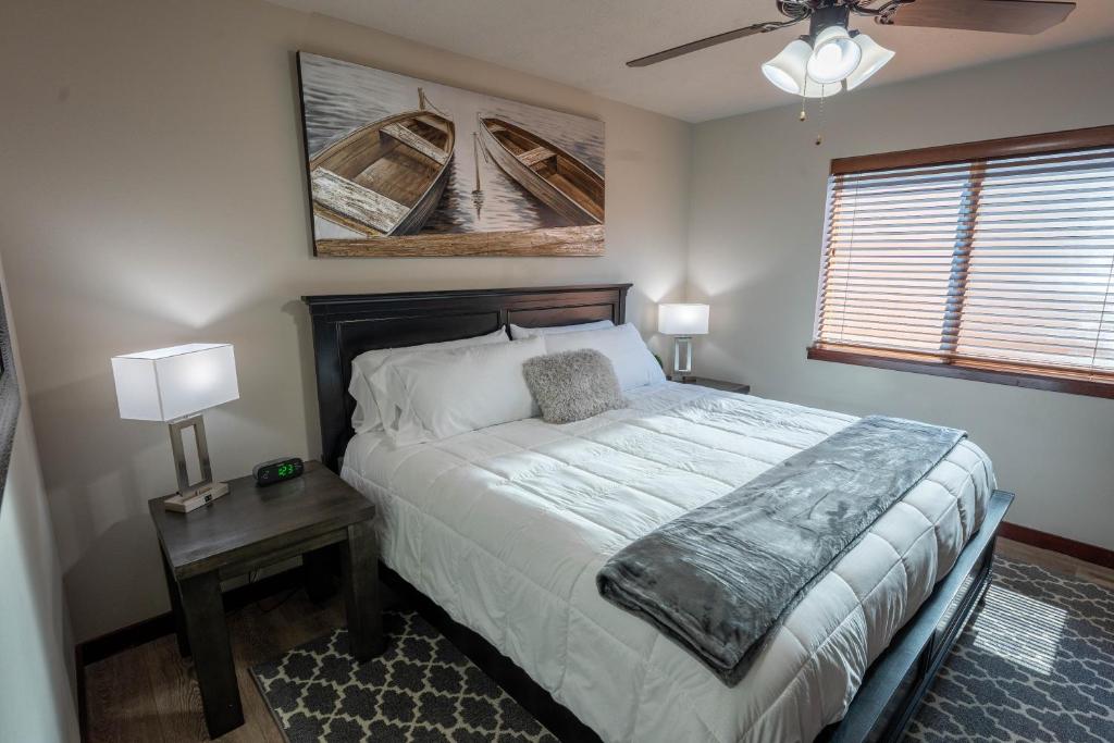 Fun House #265 w Water Park & Golf Cart - Image 6