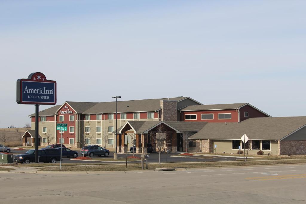 AmericInn by Wyndham Cedar Rapids Airport - Image 7