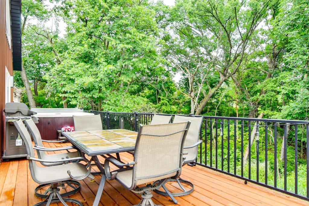 Hot Tub (Jacuzzi) - Photo 3