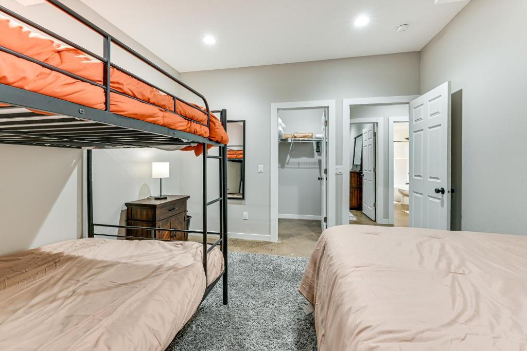 Hot Tub, Water Access Cabin Near Lake Red Rock! - Image 7