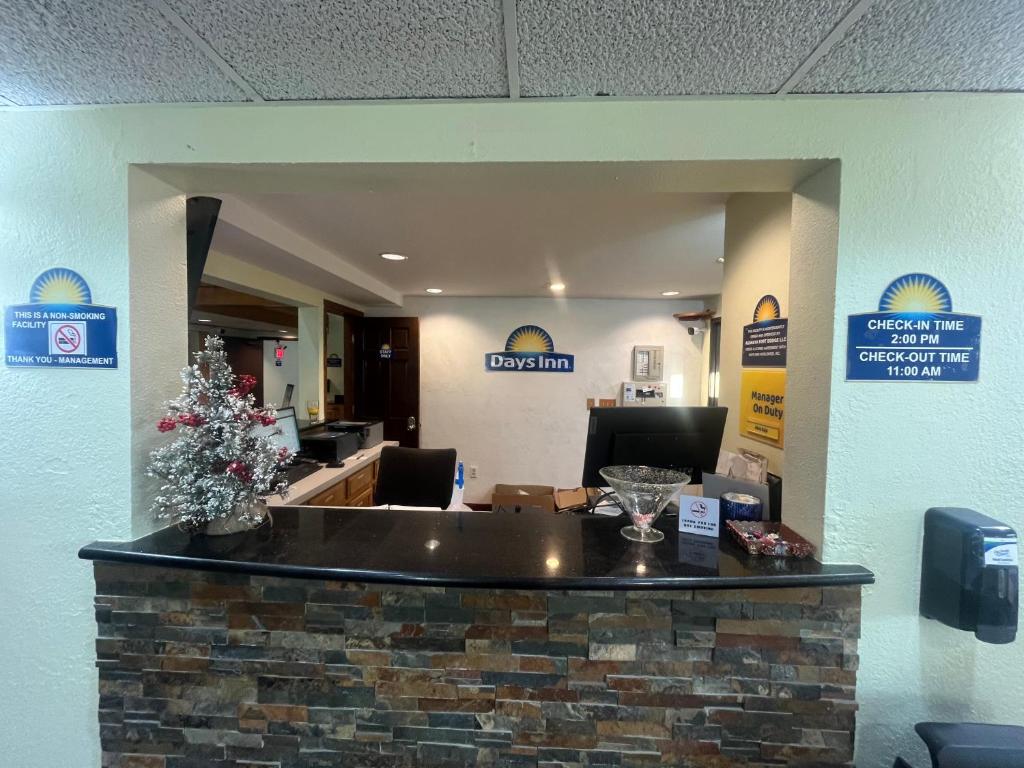 Days Inn by Wyndham Fort Dodge - Image 6