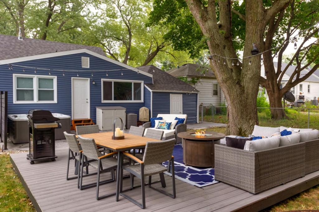 Hot Tub (Jacuzzi) - Photo 2