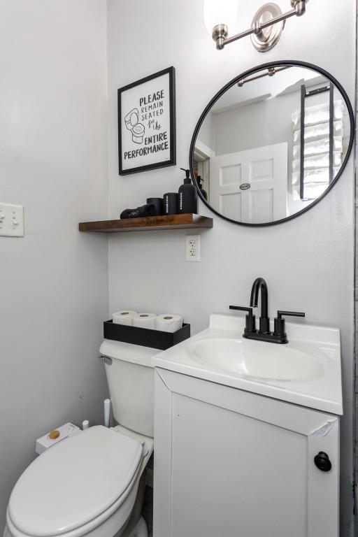 Near Drake/Downtown packed w/Amenities - Hot Tub - Movie Theater - Image 8