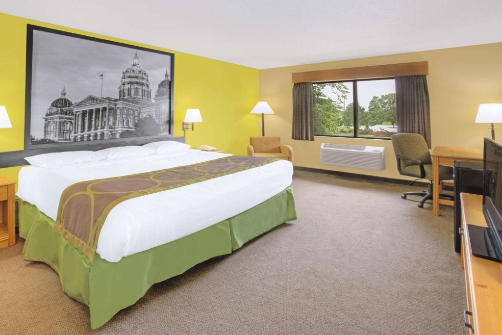 Super 8 by Wyndham Davenport - Image 8