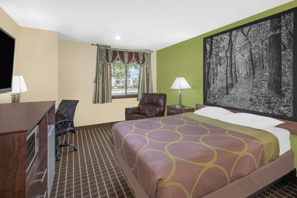 Super 8 by Wyndham Webster City IA - Image 8