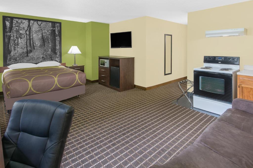 Super 8 by Wyndham Webster City IA - Image 6